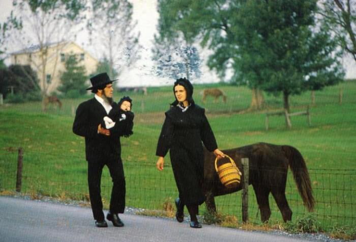 Contrary To Popular Belief, The Amish Don't Mind Having Their Photos Taken By Others